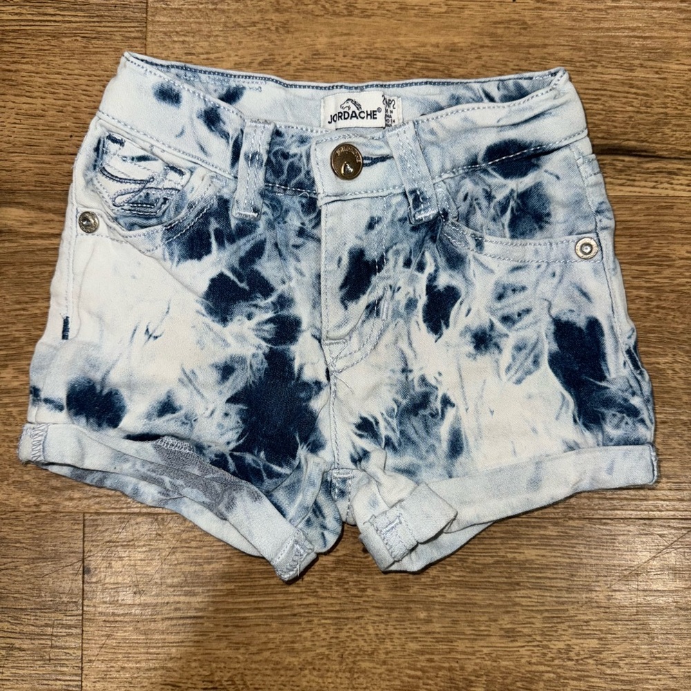 Jordache Adjustable Waist Pockets Button/ Zipper Closure Shorts Kid’s Size: 2T